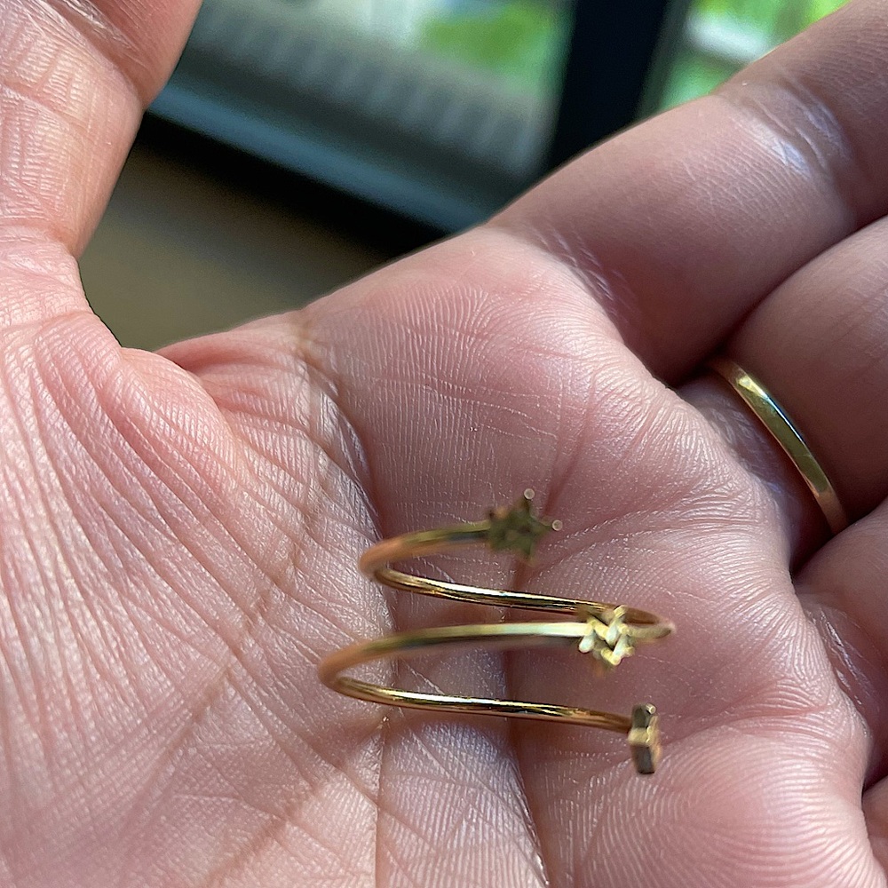 18 karat gold ring saudigold size 7. Wore afew timea